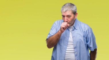 Duygu iyi ve soğuk veya bronşit için semptom olarak öksürük izole arka plan üzerinde yakışıklı komuta sizde. Sağlık kavramı.