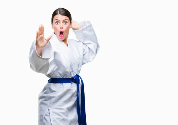 Joven Hermosa Mujer Usando Uniforme Kimono Karate Sobre Fondo Aislado — Foto de Stock
