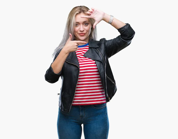 Sarışın Genç Kadın Elle Yapma Çerçeve Parmakları Ile Mutlu Yüz — Stok fotoğraf