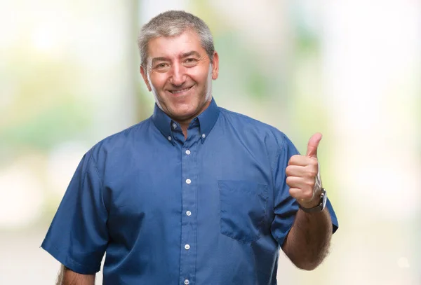 Hombre Mayor Guapo Sobre Fondo Aislado Haciendo Gesto Feliz Pulgares —  Fotos de Stock