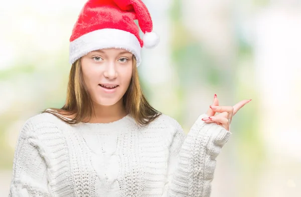 Mooie Kaukasische Jongedame Kerstmuts Dragen Geïsoleerde Achtergrond Met Een Grote — Stockfoto