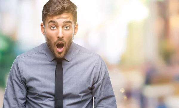 Joven Hombre Negocios Guapo Sobre Fondo Aislado Asustado Sorprendido Con —  Fotos de Stock