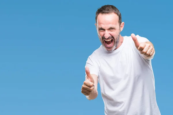 Hombre Mediana Edad Con Una Camiseta Blanca Sobre Fondo Aislado —  Fotos de Stock