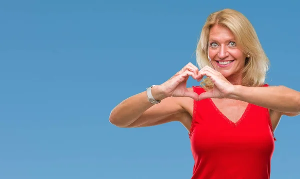 Mujer Rubia Mediana Edad Sobre Fondo Aislado Sonriendo Amor Mostrando — Foto de Stock