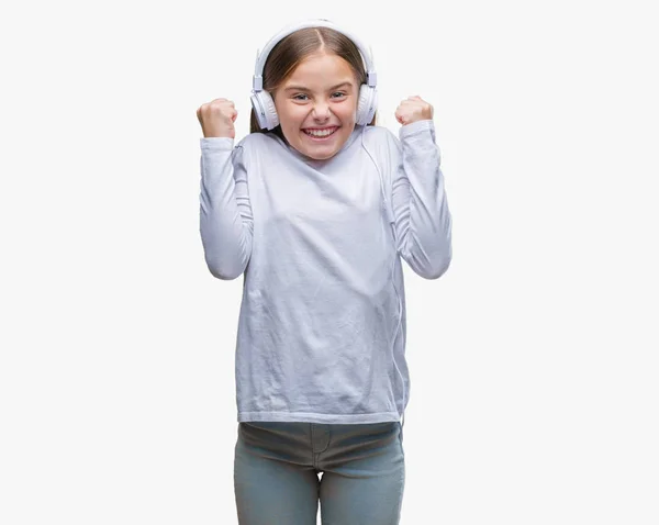Όμορφη Κοπέλα Φορώντας Ακουστικά Ακούτε Μουσική Μέσω Απομονωμένες Φόντο Γιορτάζει — Φωτογραφία Αρχείου
