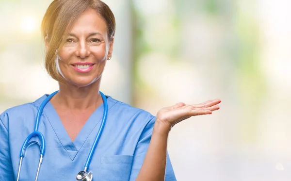 Medelåldern Ledande Sjuksköterska Läkare Kvinna Över Isolerade Bakgrund Leende Glada — Stockfoto