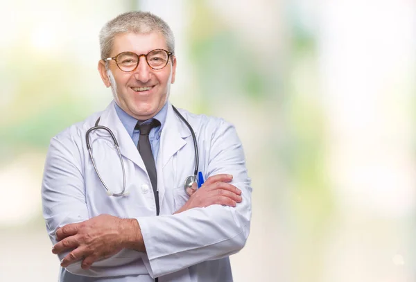 Pěkný Starší Lékař Muž Nad Izolované Pozadí Šťastný Obličej Úsměvem — Stock fotografie