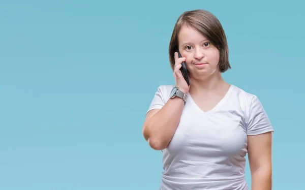 Mujer Adulta Joven Con Síndrome Usando Teléfono Inteligente Sobre Fondo — Foto de Stock