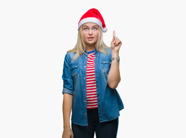 Молода Біла Жінка Носить Різдвяний Капелюх Над Ізольованим Тлом Вказуючи — стокове фото