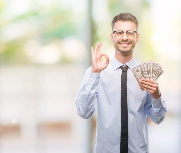 Νέοι Hipster Επιχείρηση Άνθρωπος Κρατώντας Δολάρια Κάνει Εντάξει Πινακίδα Δάχτυλα — Φωτογραφία Αρχείου