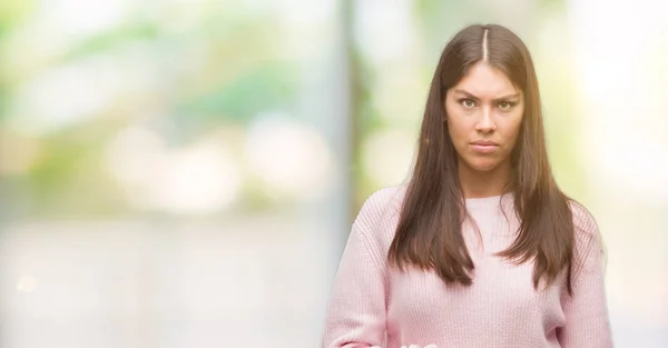 Giovane Bella Donna Ispanica Indossa Maglione Scettico Nervoso Accigliato Sconvolto — Foto Stock