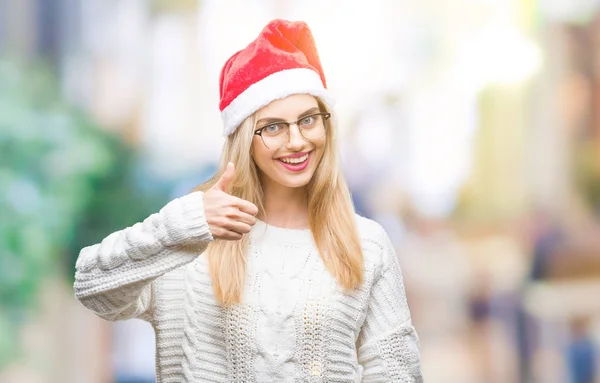 Jovem Mulher Loira Bonita Vestindo Chapéu Natal Sobre Fundo Isolado — Fotografia de Stock