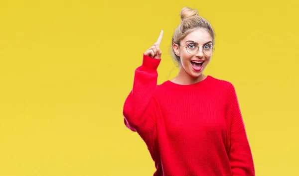 Joven Hermosa Mujer Rubia Con Suéter Rojo Gafas Sobre Fondo —  Fotos de Stock