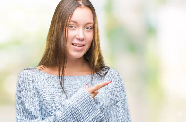 Mooie Kaukasische Jongedame Winter Trui Dragen Geïsoleerde Achtergrond Vrolijke Met — Stockfoto