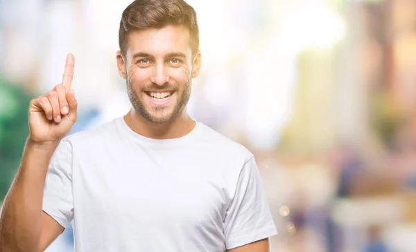 Jovem Homem Bonito Sobre Fundo Isolado Mostrando Apontando Para Cima — Fotografia de Stock