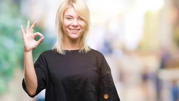 Jonge Mooie Blonde Vrouw Geïsoleerde Achtergrond Glimlachend Positieve Doen Teken — Stockfoto