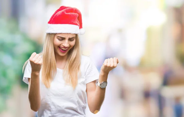 Jovem Linda Mulher Loira Chapéu Natal Sobre Fundo Isolado Muito — Fotografia de Stock