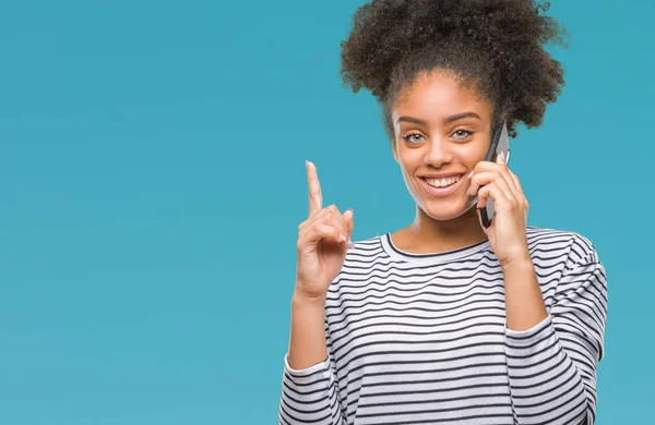 Jeune Femme Afro Américaine Parlant Téléphone Sur Fond Isolé Surpris — Photo