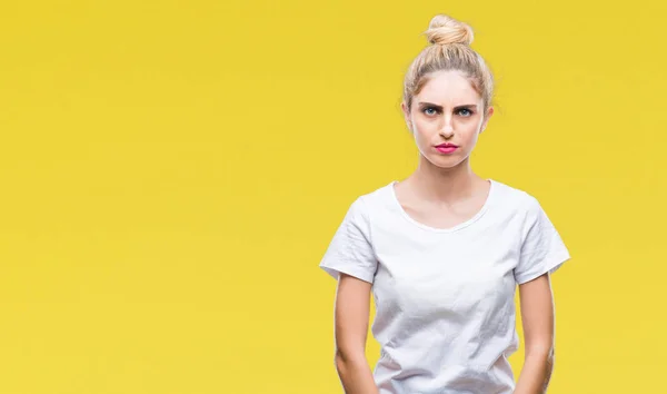 Jonge Mooie Blonde Vrouw Met Witte Shirt Geïsoleerde Achtergrond Scepticus — Stockfoto