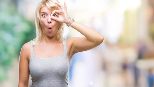 Junge Schöne Blonde Frau Über Isolierten Hintergrund Tun Geste Schockiert — Stockfoto