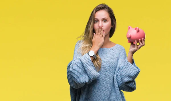 Joven Hermosa Mujer Rubia Sosteniendo Alcancía Sobre Fondo Aislado Cubrir — Foto de Stock