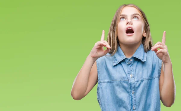 Menina Bonita Nova Sobre Fundo Isolado Espantado Surpreso Olhando Para — Fotografia de Stock