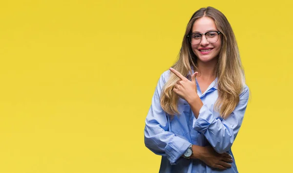 Ung Vacker Blond Affärskvinna Glasögon Över Isolerade Bakgrund Glada Med — Stockfoto