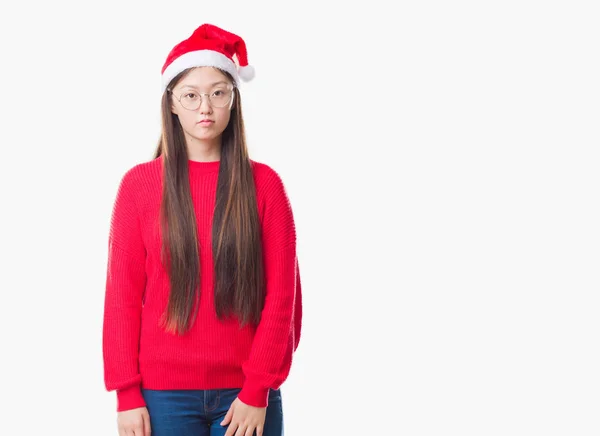 Jovem Chinesa Sobre Fundo Isolado Vestindo Chapéu Natal Com Expressão — Fotografia de Stock