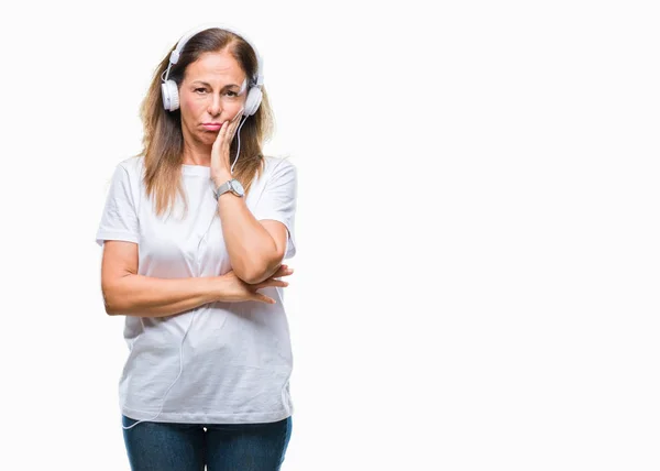 Spaanse Vrouw Van Middelbare Leeftijd Luisteren Naar Muziek Hoofdtelefoon Dragen — Stockfoto