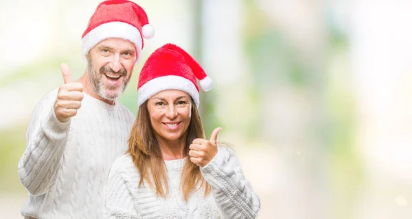 스페인 엄지손가락 손으로 제스처를 크리스마스 모자를 성공을 보여주는 카메라 — 스톡 사진