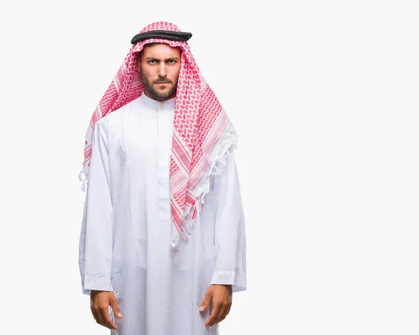 Jeune Homme Beau Portant Keffiyeh Sur Fond Isolé Sceptique Nerveux — Photo