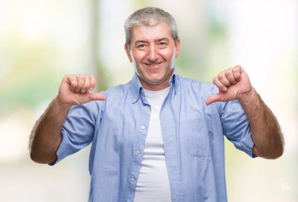 Hombre Mayor Guapo Sobre Fondo Aislado Mirando Confiado Con Sonrisa —  Fotos de Stock