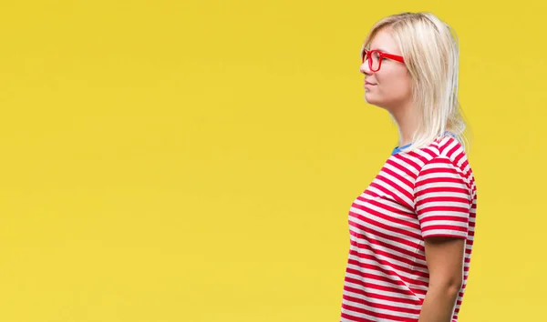 Joven Hermosa Mujer Rubia Con Gafas Sobre Fondo Aislado Mirando —  Fotos de Stock