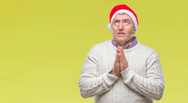 Hombre Mayor Guapo Con Sombrero Navidad Sobre Fondo Aislado Mendigando — Foto de Stock