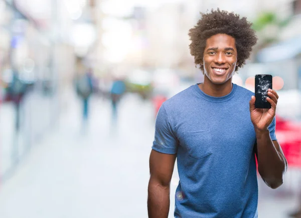 Afro Amerikaanse Man Die Houdt Van Gebroken Smartphone Geïsoleerde Achtergrond — Stockfoto
