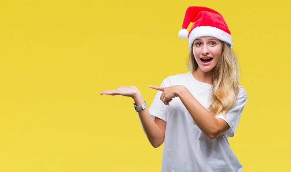 Mladá Krásná Blondýna Žena Nosí Vánoční Čepice Izolované Pozadí Ohromil — Stock fotografie