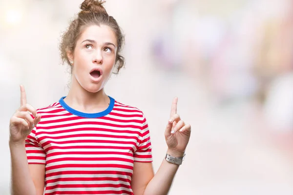 Schöne Brünette Lockige Haare Junges Mädchen Trägt Lässigen Blick Über — Stockfoto