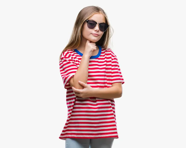 Young Beautiful Girl Wearing Sunglasses Isolated Background Hand Chin Thinking — Stock Photo, Image