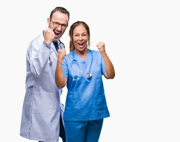 Médicos Hispanos Mediana Edad Asocian Con Parejas Que Llevan Uniforme — Foto de Stock