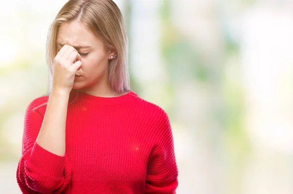 Mujer Rubia Joven Con Suéter Invierno Sobre Fondo Aislado Cansado —  Fotos de Stock