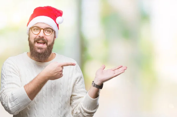 Jeune Homme Caucasien Portant Chapeau Noël Lunettes Sur Fond Isolé — Photo