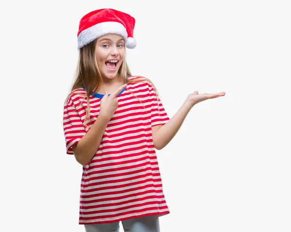 Joven Hermosa Chica Con Sombrero Navidad Sobre Fondo Aislado Sorprendido — Foto de Stock