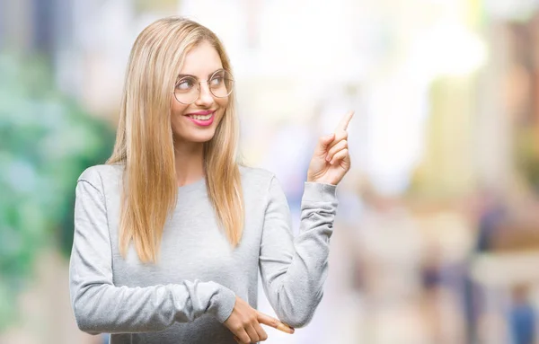 Joven Mujer Rubia Hermosa Con Gafas Sobre Fondo Aislado Con —  Fotos de Stock