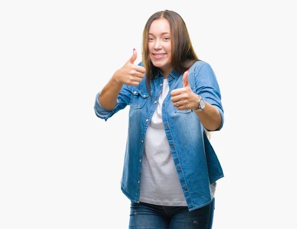 Junge Kaukasische Schöne Frau Über Isolierten Hintergrund Tut Positive Geste — Stockfoto