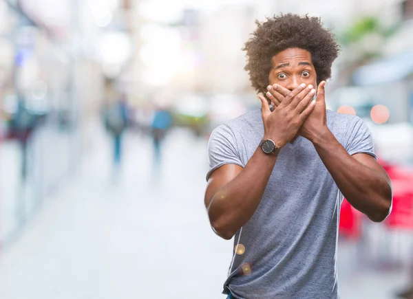 Afro Amerikaanse Man Geïsoleerde Achtergrond Geschokt Mond Met Handen Voor — Stockfoto