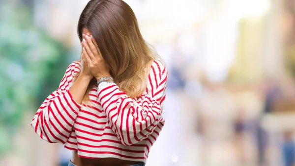 Mladá Krásná Žena Příležitostné Pruhy Zimní Svetr Izolované Pozadí Smutným — Stock fotografie