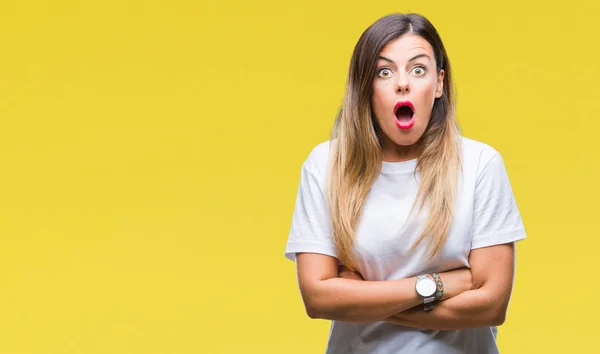 Junge Schöne Frau Lässig Weißes Shirt Über Isoliertem Hintergrund Angst — Stockfoto