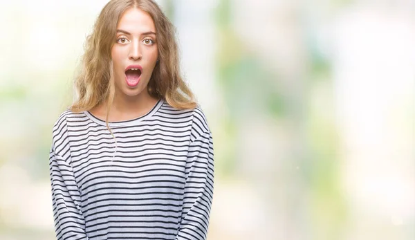 Mooie Jonge Blonde Vrouw Strepen Trui Dragen Geïsoleerde Achtergrond Bang — Stockfoto