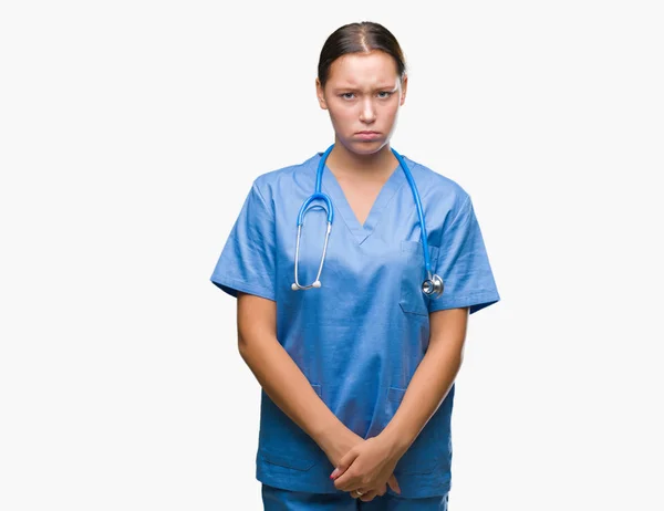 Jovem Mulher Médica Caucasiana Vestindo Uniforme Médico Sobre Fundo Isolado — Fotografia de Stock