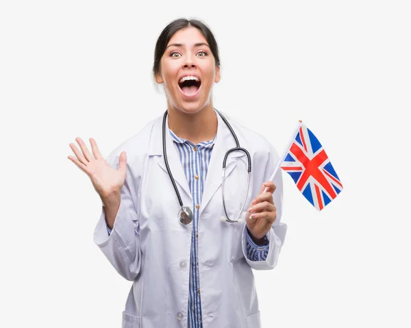 Young Hispanic Doctor Woman Holding Flag United Kingdom Very Happy — Stock Photo, Image